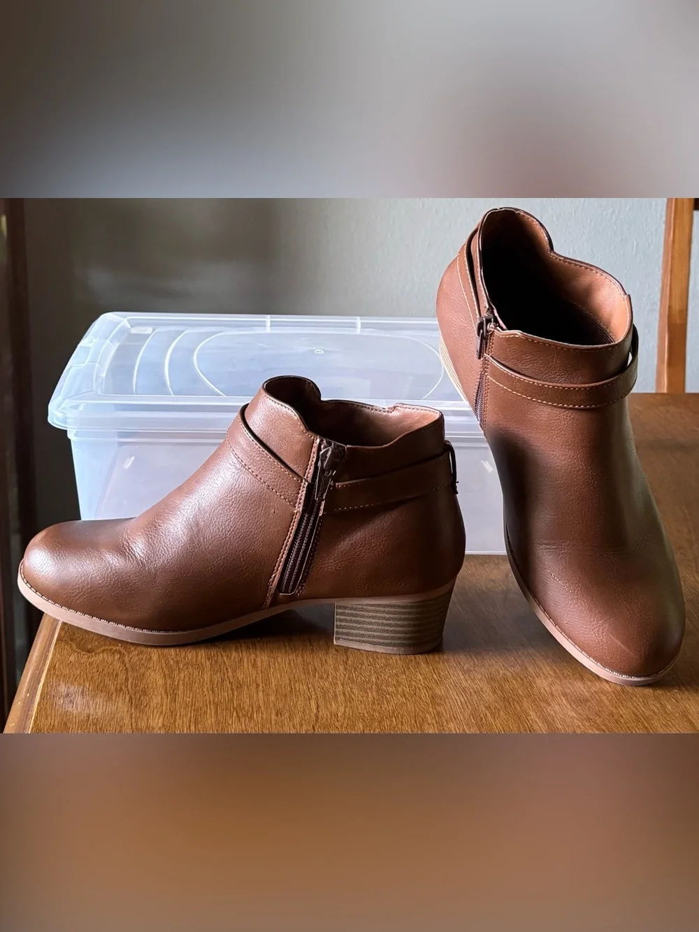 Girl’s-Kids brown ankle bootie with buckle accent